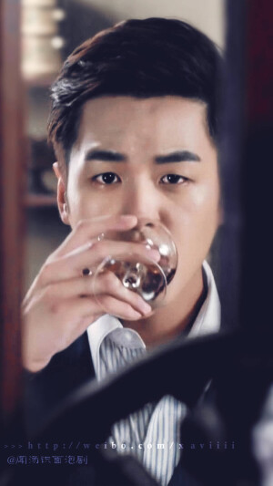 #电视剧麻雀# #张若昀#    
【手机壁纸】
唐队要撑住啊啊啊

最好的唐山海。 最棒的张若昀。  