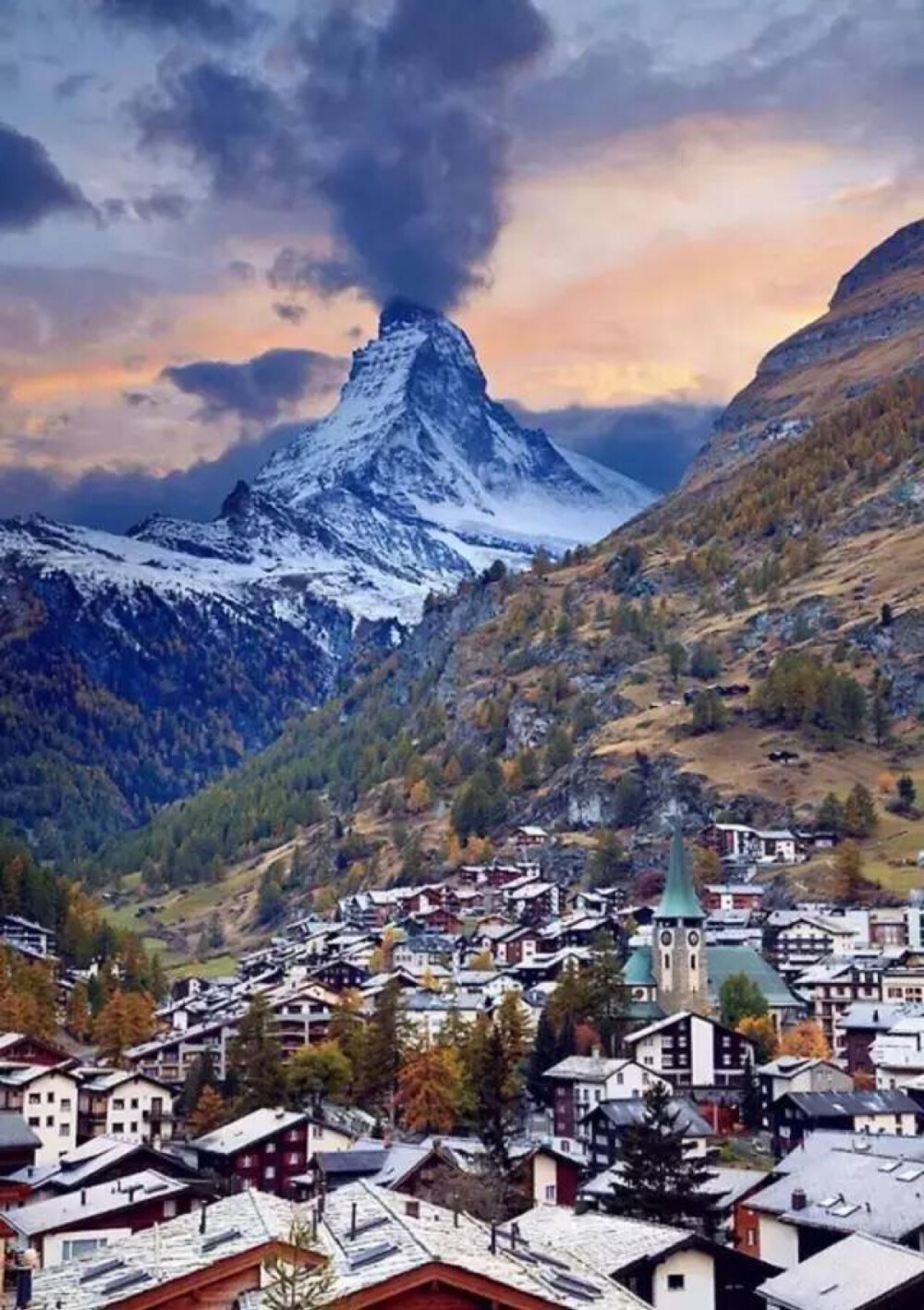 瑞士采尔马特
38座雪山包围的冰川小镇
世界顶级滑雪胜地
拥有阿尔卑斯山群中最美的一座山