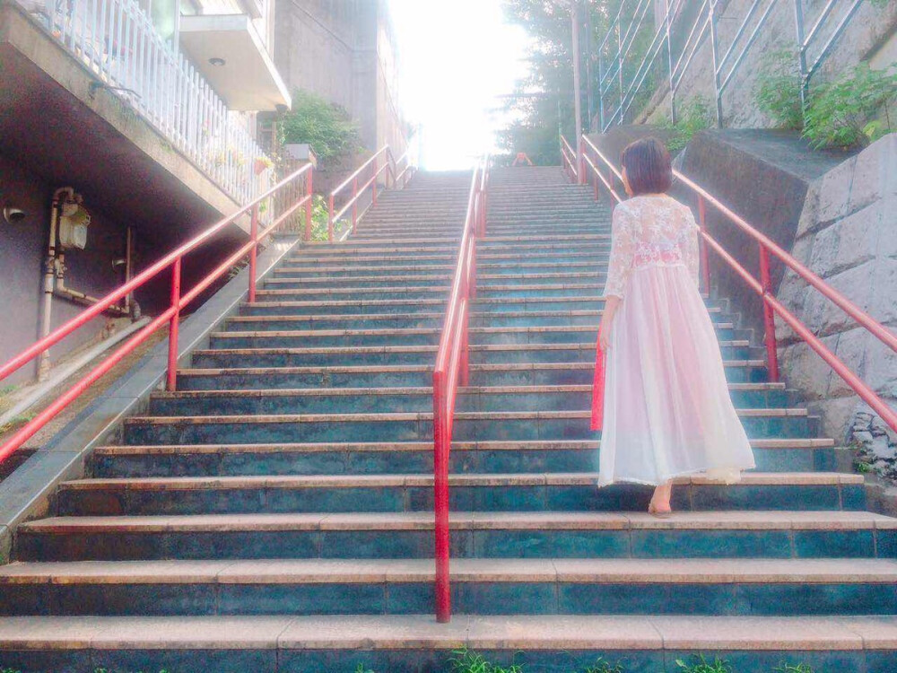 先日観た「君の名は。」に感動して、聖地と呼ばれる須賀神社へ行ってきました✨
実は、三葉ちゃんを演じている上白石萌音ちゃんは小さな時からの鹿児島のお友達。色んな映画に出演していて、本当に凄いなぁ。。