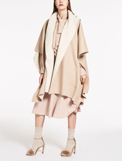 MaxMara/Wool and cashmere cape
※ Details: Cape in hand-sewn double wool and cashmere fabric with hood, shawl collar and patch pockets.
※ Composition: 90% virgin wool, 10% cashmere