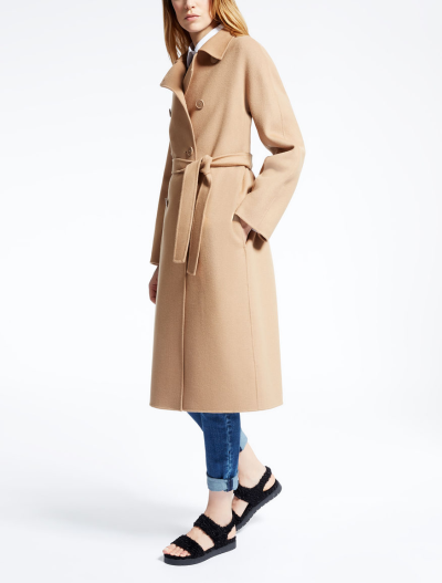 MaxMara/Wool coat
※ Details: Coat in hand-finished double wool blend with shirt collar and side pockets. Wraparound fastening with coordinating belt.
※ Composition: 90% virgin wool, 10% nylon