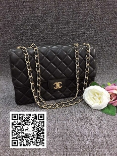 Chanel cf jumbo 有镭射 尺寸29x19 墨绿色极其少见 2012年左右的款式 绝版单盖 菱格饱满 包身挺括 成色依旧相当好 五金良好 可单肩可斜挎 小香粉不可错过的一款大极品