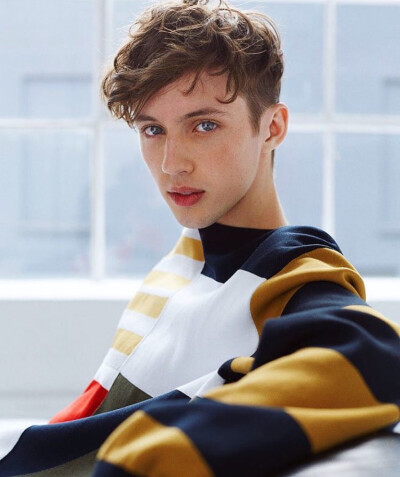 戳爷帅照
Troye Sivan❤