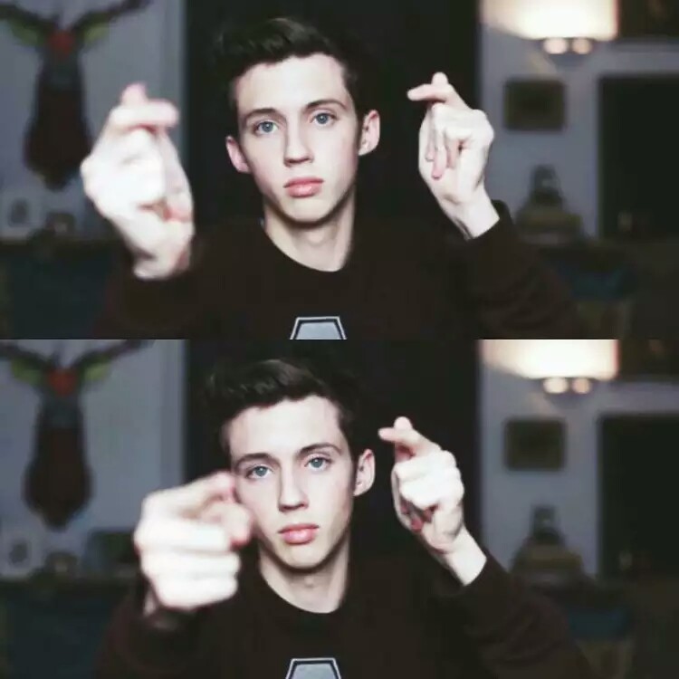 戳爷帅照
Troye Sivan❤