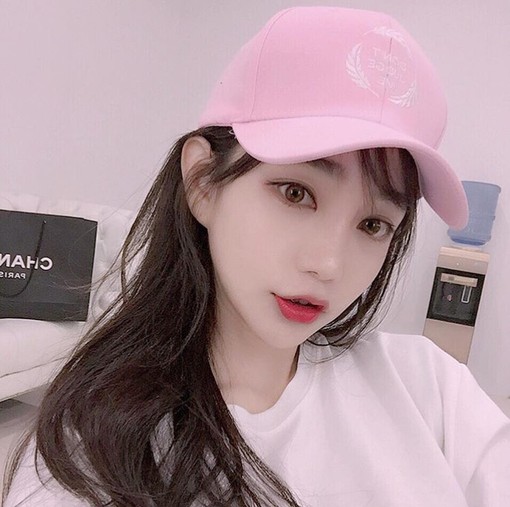 萌萌哒小可爱长发帽子嘟嘴女生头像