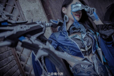 #剑网三cos#
-炮姐：@尼糯米牌雪默默
-丐姐：cn：南冽(原po狗蛋）
-摄影/排版：@X_vayne
-妆面/后期：自理
