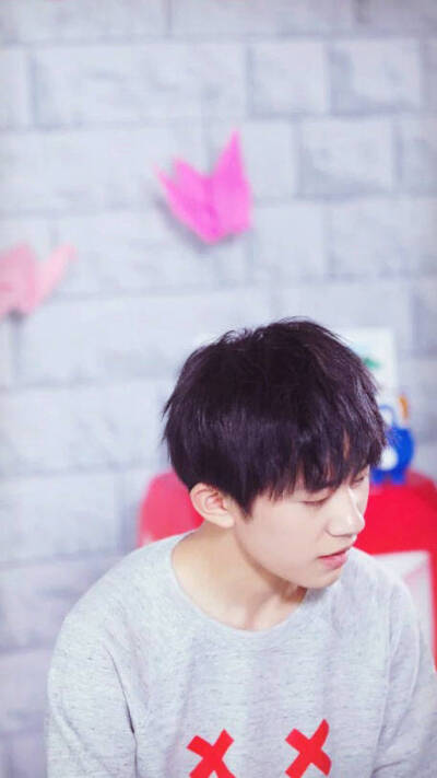 #易烊千玺 #TFBOYS 0925美拍直播 高清 可爱 手机壁纸桌面锁屏