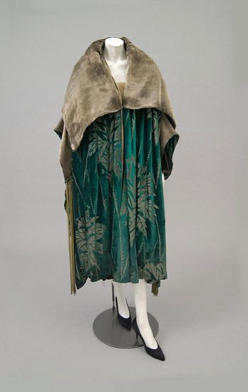 1925 green velvet evening wrap