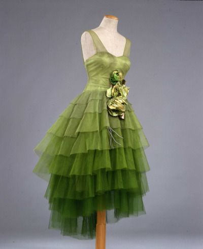 1926-28Robe de style