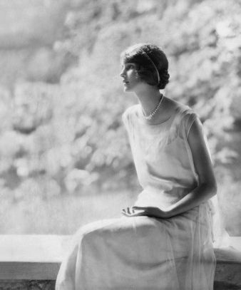 Philadelphia debutante Laura Biddle - November 1924 - Vogue - Photo by Edward Steichen