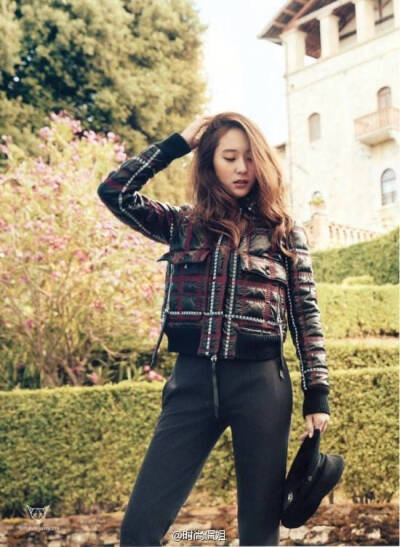 [cp]Krystal 登上韩国版《ELLE》10月刊封面~ 并且成为 Tod's 亚洲首位品牌代言人！！[/cp]