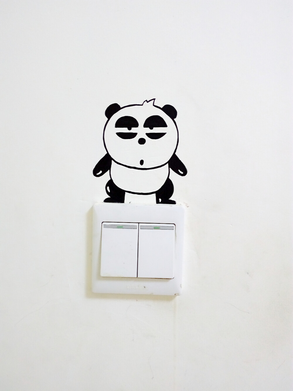 昨天把家里的开关插座给画了，感觉自己也变得萌萌哒