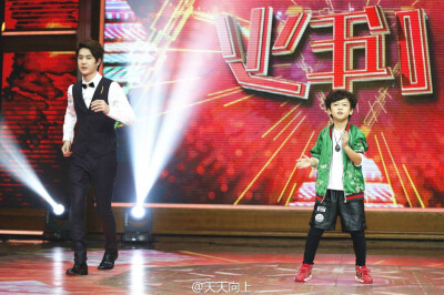 #天天向上#【中国少年代表队】#少年唱响中国风# 小维嘉@毕维嘉Zick 是个小街舞迷！6岁就开始学跳街舞，人家可放话了！不论放什么音乐都可以用街舞跳出来！啥《忐忑》《青花瓷》《大梦想家》各种曲风都不在话下！[酷]…