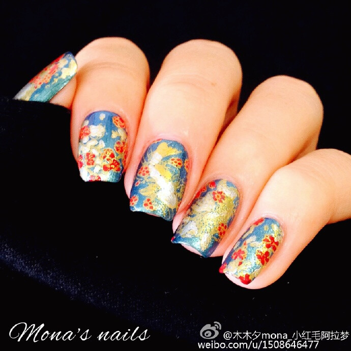 #mona's nails# 日式大锦鲤～做这个最主要的是保佑尊尊论文有个好成绩还有我俩旅行顺利～看了@一块绿豆糕味的墨 的以后觉得自己配色好渣，都不好意思发了但是还是希望大锦鲤能带来好运吧！！！让我和尊尊顺利玩完回国～印花板@MoYou_London suki14，金银色印油@小乔不语 。底色原先微博po过是mo...展开全文c