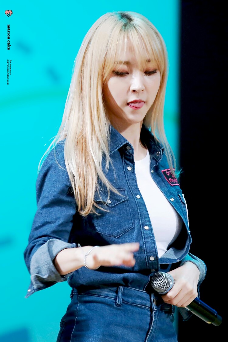 #MAMAMOO# #玟星# #文星伊# #MOONBYUL#
【160912 技能大会闭幕式 实图9p】
文星伊行走的荷尔蒙！
图cr.marroncake