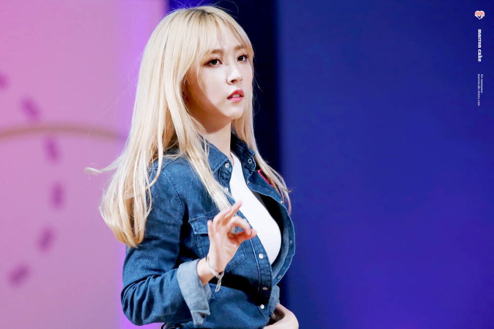 #MAMAMOO# #玟星# #文星伊# #MOONBYUL#
【160912 技能大会闭幕式 实图9p】
文星伊行走的荷尔蒙！
图cr.marroncake