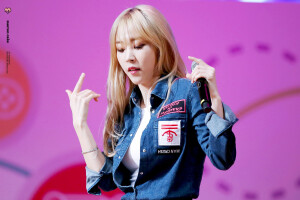 #MAMAMOO# #玟星# #文星伊# #MOONBYUL#
【160912 技能大会闭幕式 实图9p】
文星伊行走的荷尔蒙！
图cr.marroncake