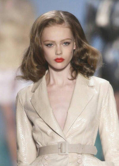 弗丽达·古斯塔夫松（Frida Gustavsson ）
身高:185 出生于1993年6月6日 来自瑞典 已结婚
ins:fridargustatsson