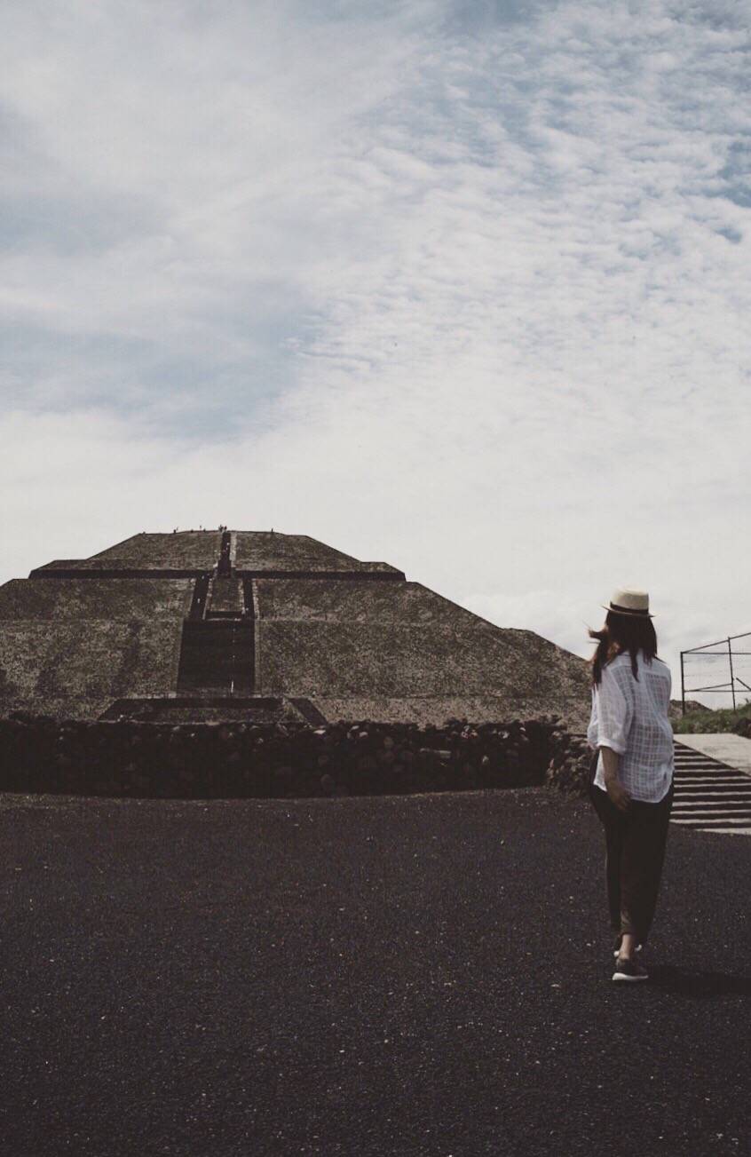 忘了在哪儿看到的一句话：我们都到生活里去了，生活里人口众多。Photographers were taken in Mexico