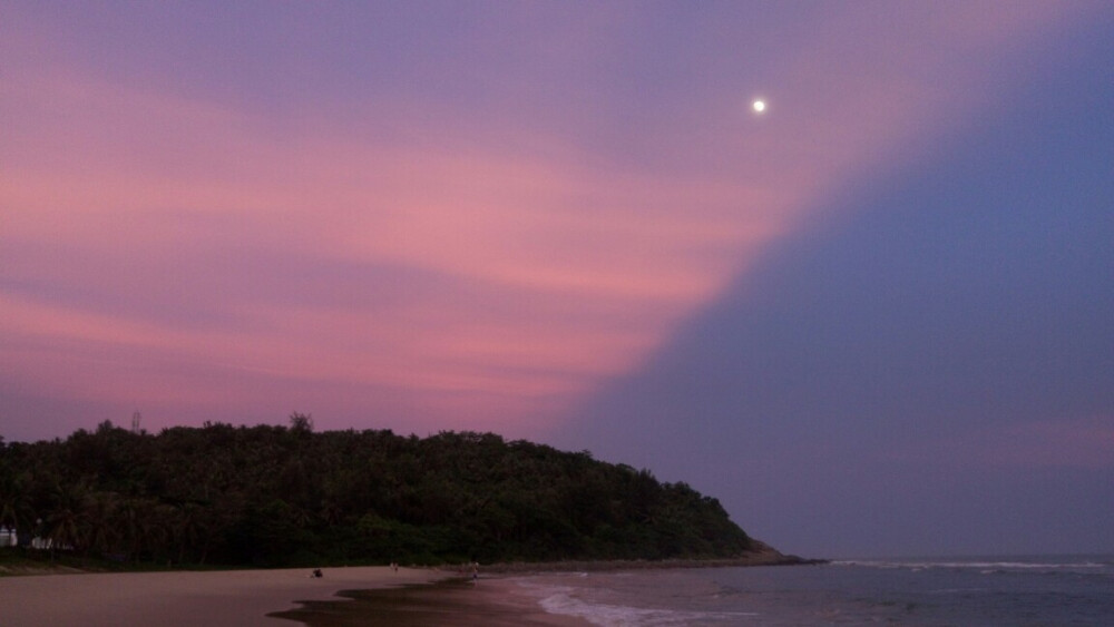 夕阳余晖……日月湾