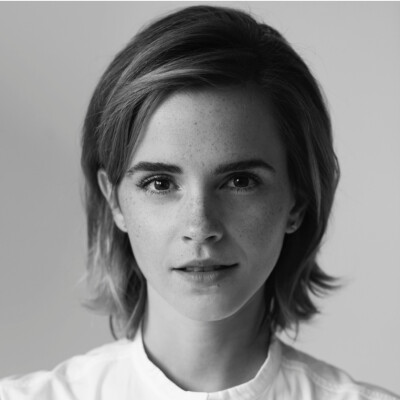 艾玛·沃特森（Emma Watson），1990年4月15日出生于法国巴黎，英国女演员。[1]
2000年8月，艾玛·沃特森被电影《哈利·波特》选中饰演赫敏·格兰杰。接下来的10年间，艾玛陆续拍摄了8部哈利波特系列影片。2007年，艾玛…