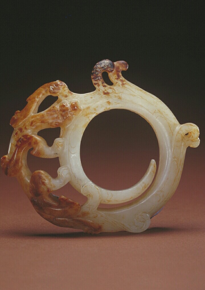 汉代白玉蟠螭形佩