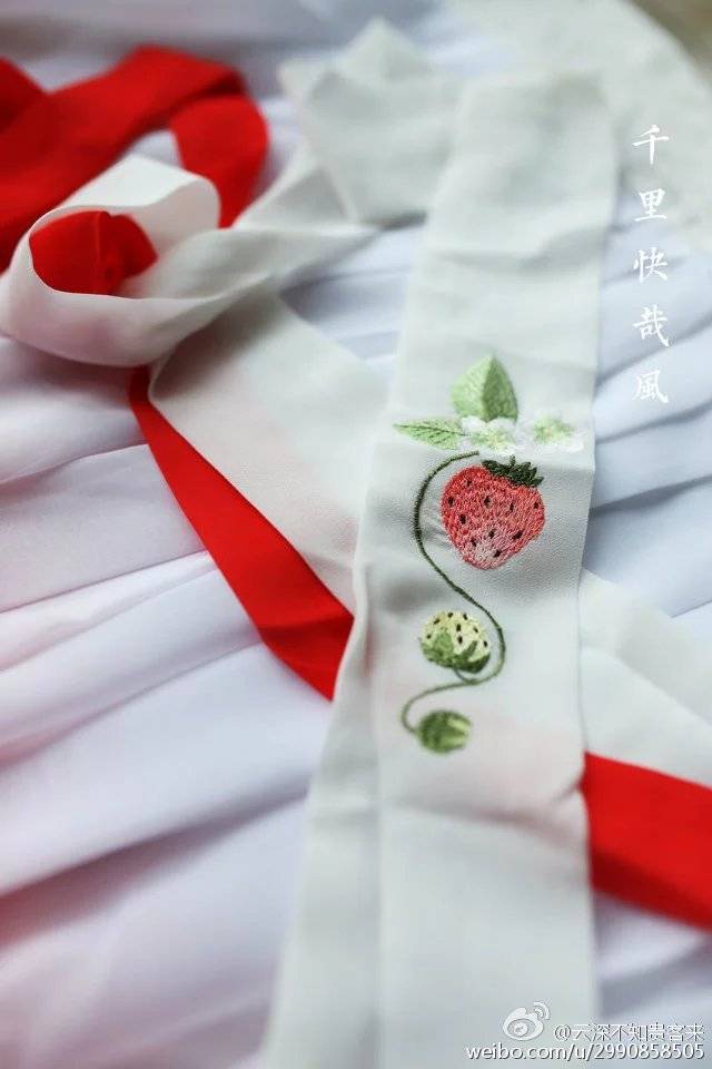 刺绣草莓