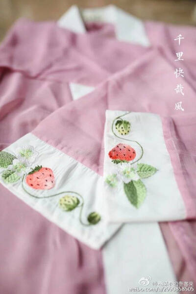 刺绣草莓，古装袖口