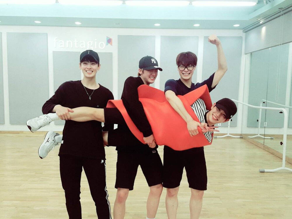 161002:转自微博❤CHA EUN-WOO❤YOON SAN-HA❤MOON BIN❤MJ