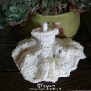 说好的娃衣图解，手画的，自己根据一些娃衣自己改的，所以没有现成的图解。看不懂可以问我。衣服上身主体是14针，腈纶线。12cm的迷糊娃娃是刚刚好那种，穿脱有点紧的哦。喜欢宽松的自己加针。线奶白色的，最近在练习染色，成品是后来染的。