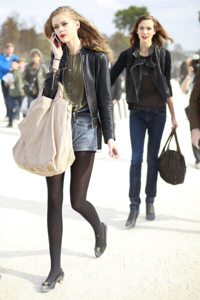 Frida Gustavsson & Karlie Kloss
欧美女模----达达和KK