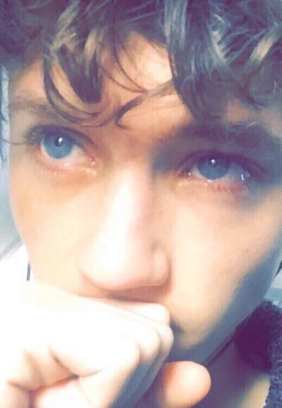 #Troye Sivan 戳爺
最喜歡他的眼睛