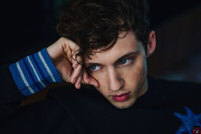 #Troye Sivan 戳爷
祝贺戳！！(啊啊祝贺什么大家都懂的！太长了懒得复制辣XD)