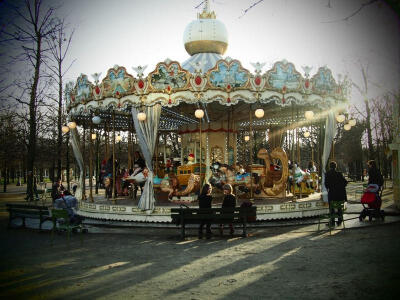 YOU NEVER KNOW WHEN YOU MIGHT HAPPEN UPON THE MOST PERFECT CAROUSEL...http://taylorswift.com/media/photos/42793/1127993