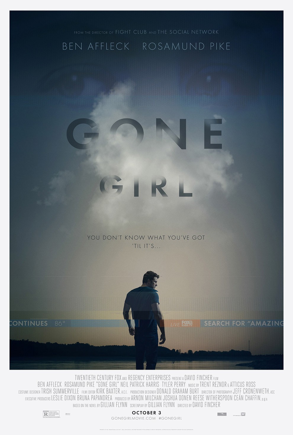 《消失的爱人》（Gone Girl）是改编自吉莉安·弗琳的同名小说，由大卫·芬奇执导，本·阿弗莱克 、罗莎曼德·派克、尼尔·帕特里克·哈里斯等主演的悬疑惊悚电影。该片讲述了平凡又恩爱的一对夫妻，突然有一天妻子却消失不见，丈夫通过各种方式疯狂寻找，然而在妻子留下的一本日记中却发现，种种线索都表明是丈夫将妻子杀害。啊啊啊啊啊，看得我鸡皮疙瘩掉一地，妻子太恐怖了，计划了这么多就是为了报复丈夫，真的是一部不错的悬疑电影，好评！
推荐：★★★♥