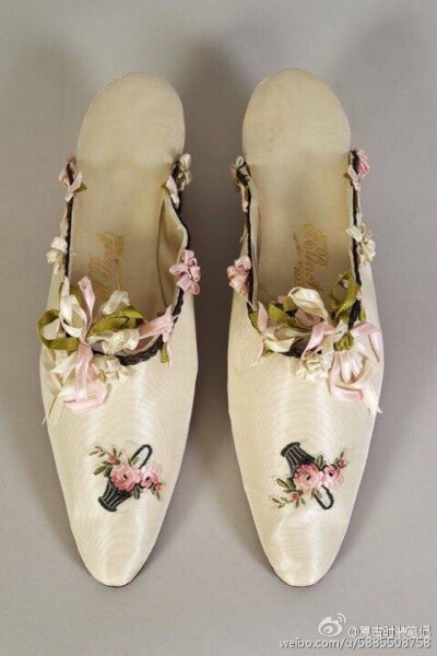 维多利亚晚期淑女们的真丝刺绣鞋