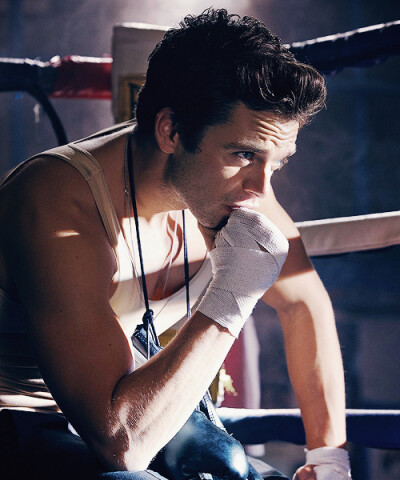 #Sebastian Stan# 2014年為 GQ 拍的雜誌圖，炒稀饭//////////////////