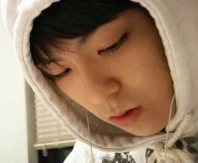 长长睫毛的崔兔几