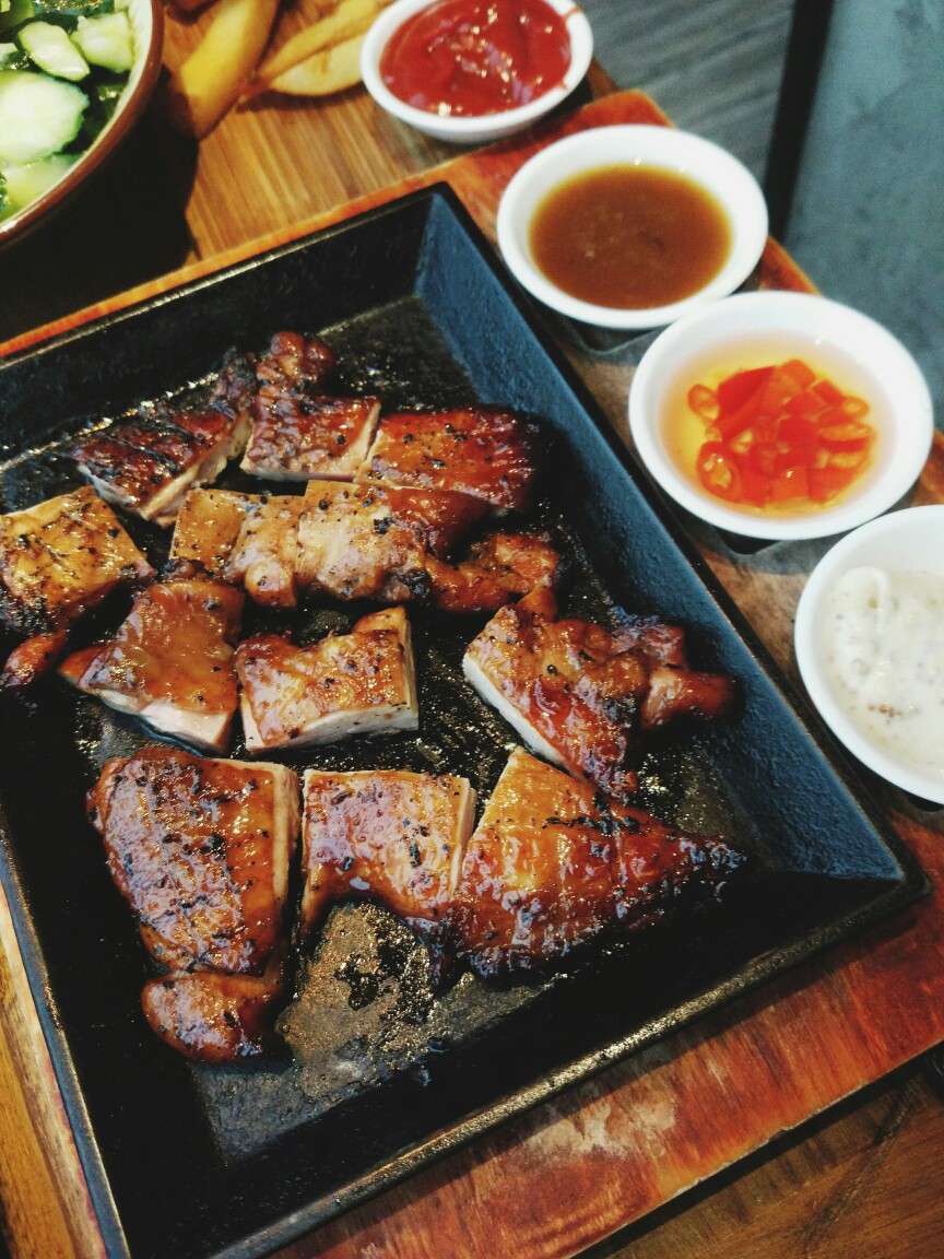 串亭烧烤居酒屋｜鸡腿熔岩烧