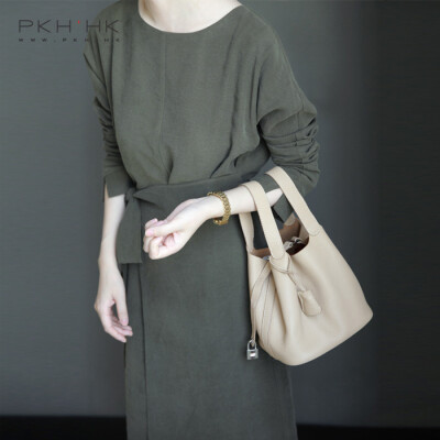 PKH.HK深秋你需要的秋冬时髦感厚连衣裙与大衣外套各种配