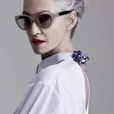 inda Rodin 一个67岁的老太太活的比17岁的小姑娘还滋润，轻松掌控各种搭配风格。作为造型师和模特的Linda Rodin，还被《纽约时报》评为世界上最会穿衣人物之一，绝对酷炫到不行。