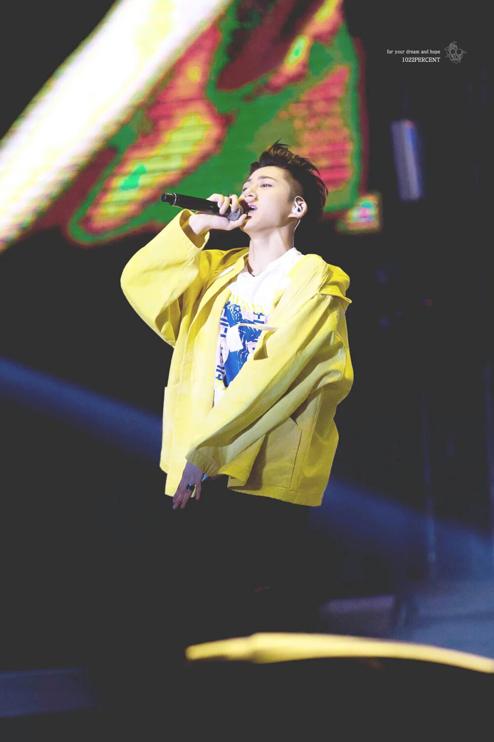 iKON. B.I 김한빈 cr. 1022%