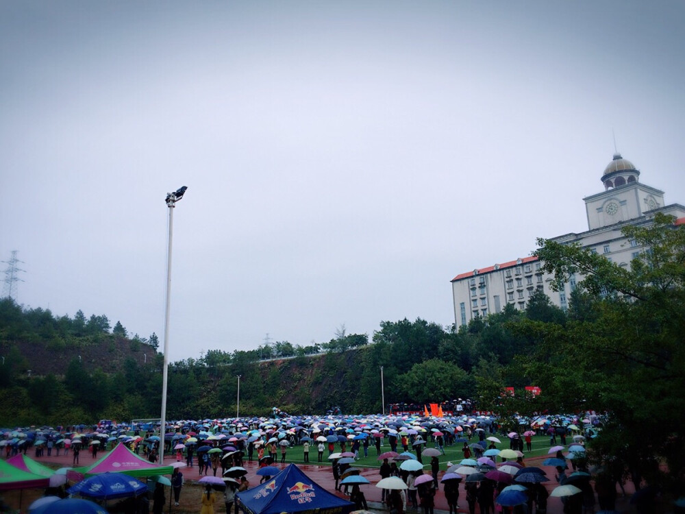 最后一年运动会，下大雨