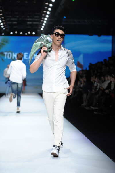 20131023 黄景瑜 TONY WEAR&TONY JEANS2014 春夏发布 