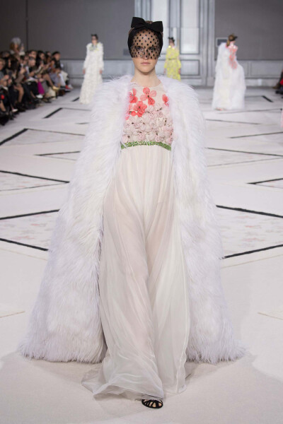 GiambattistaValli（詹巴迪斯塔·瓦利）2015巴黎春夏高定系列