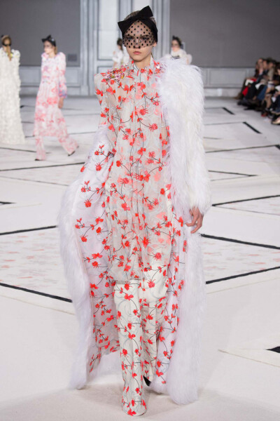 GiambattistaValli（詹巴迪斯塔·瓦利）2015巴黎春夏高定系列