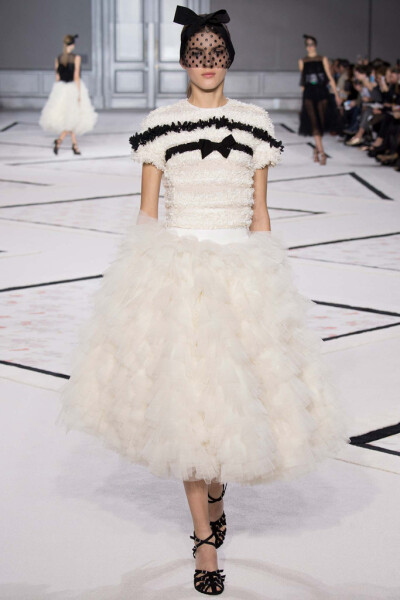 GiambattistaValli（詹巴迪斯塔·瓦利）2015巴黎春夏高定系列