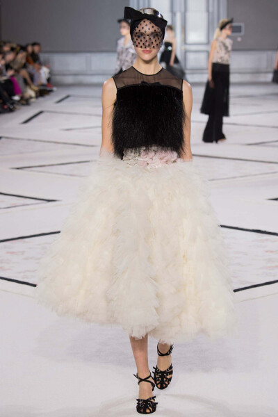 GiambattistaValli（詹巴迪斯塔·瓦利）2015巴黎春夏高定系列