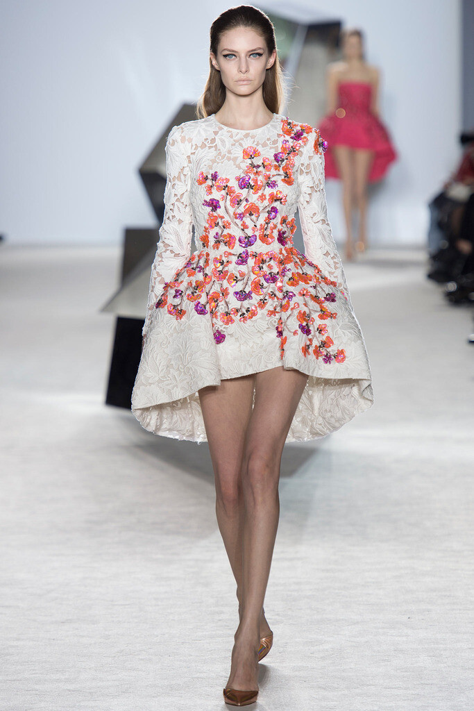 GiambattistaValli（詹巴迪斯塔·瓦利）2014春夏巴黎高定时装秀 