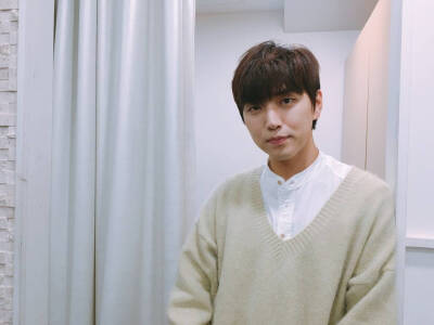 161008 #B1A4# 官咖 2.【第一张写真 咔嚓!
紧张的样子 连在这里都能感觉到呢ㅠㅠ】